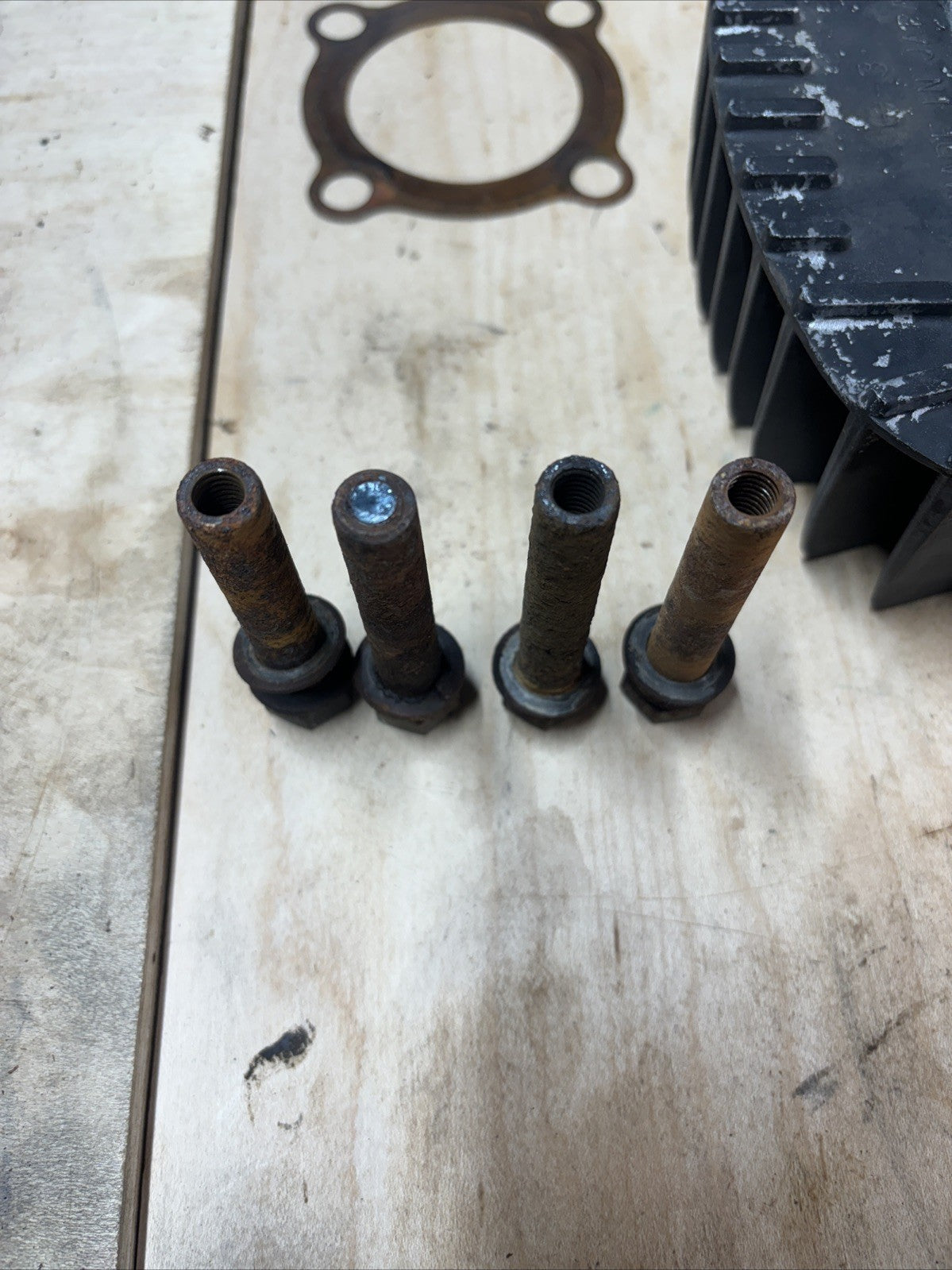 1974 Kawasaki F7 175 Enduro Cylinder Head With Head Gasket And Bolts
