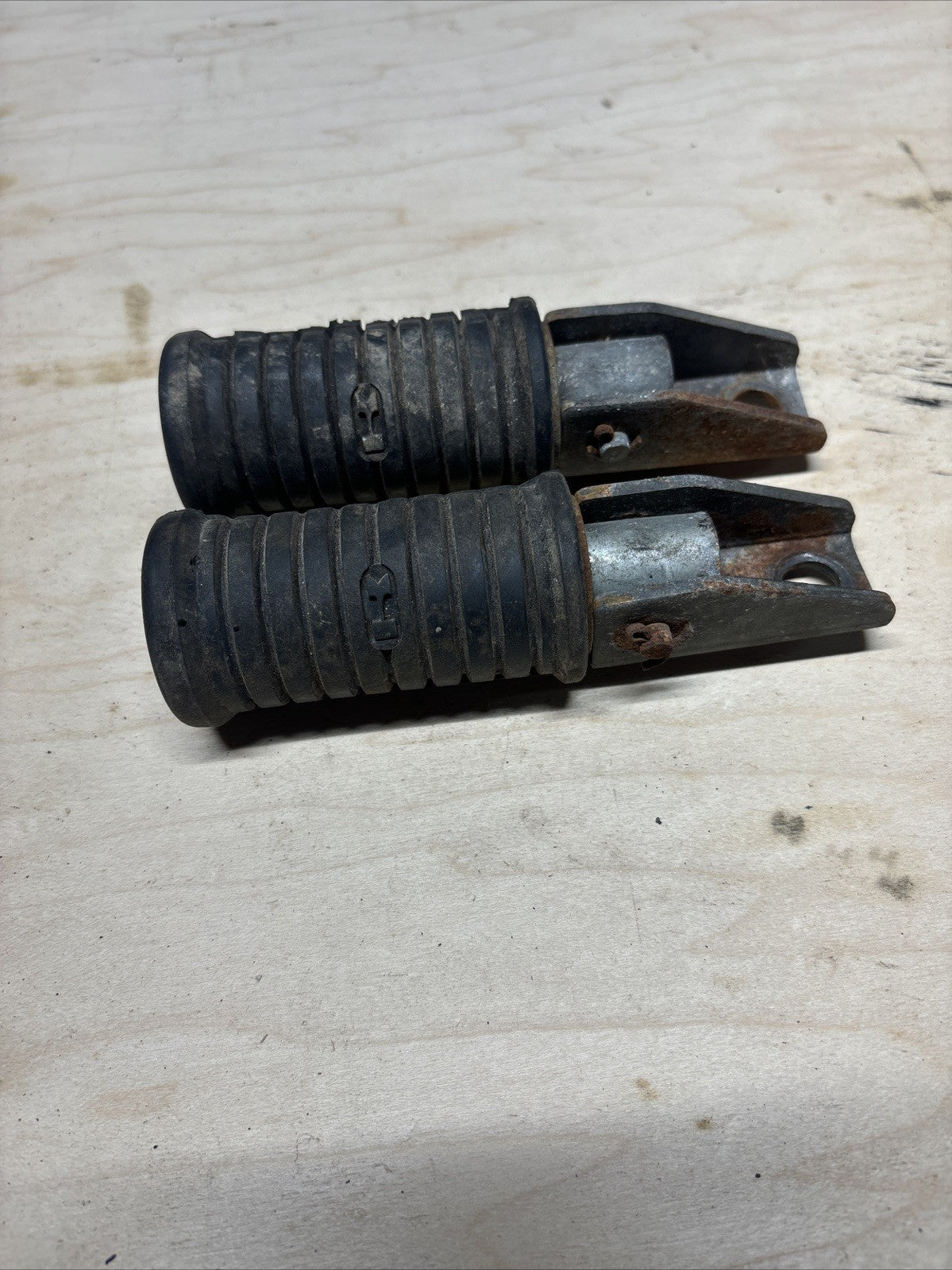 GENUINE OEM 76 KAWASAKI KZ400 LEFT OR RIGHT REAR FOOTPEG FOOT PEGS STAND REST