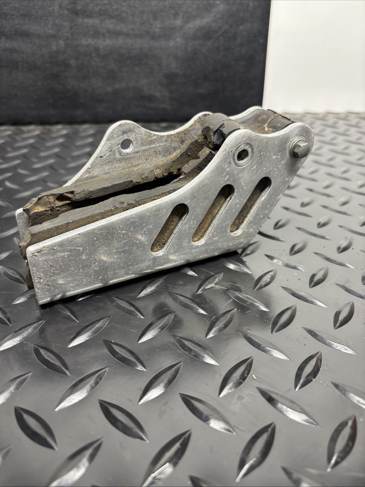 KAWASAKI KX 125 KX125 1994 CHAIN GUIDE GUARD SLIDER PROTECTOR PLATE