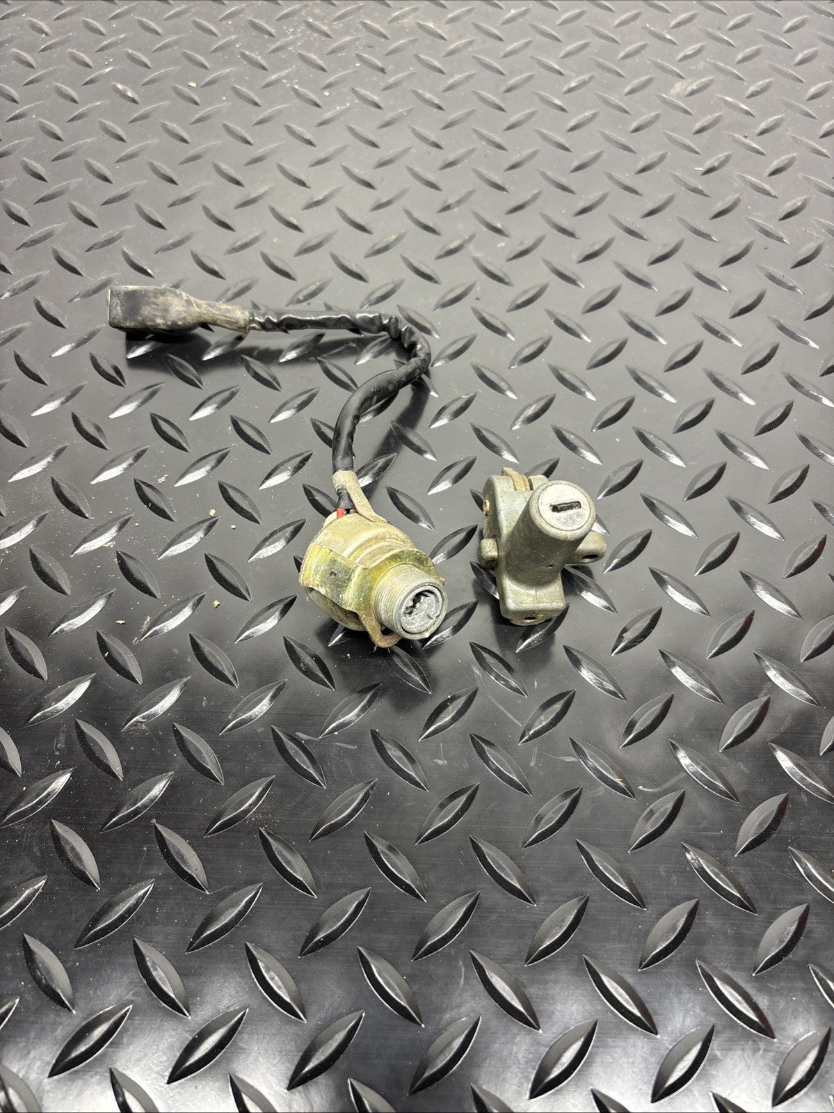 1976 Kawasaki KZ400 Ignition Seat Lock No Key Kz 400