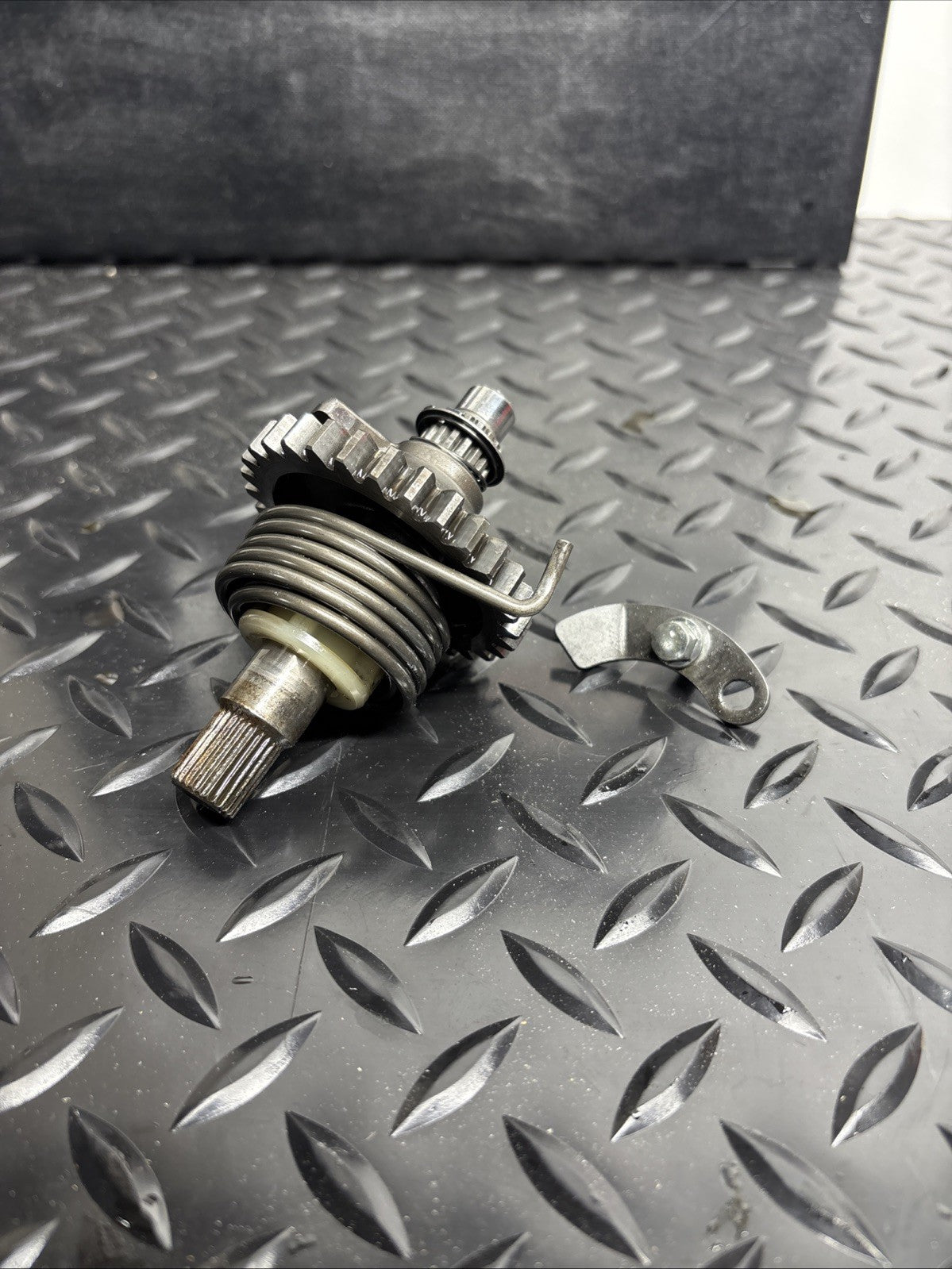 1994 Kawasaki KX125 94-98 OEM Kickstart Kick Start Shaft Idle Gear 13066-1019