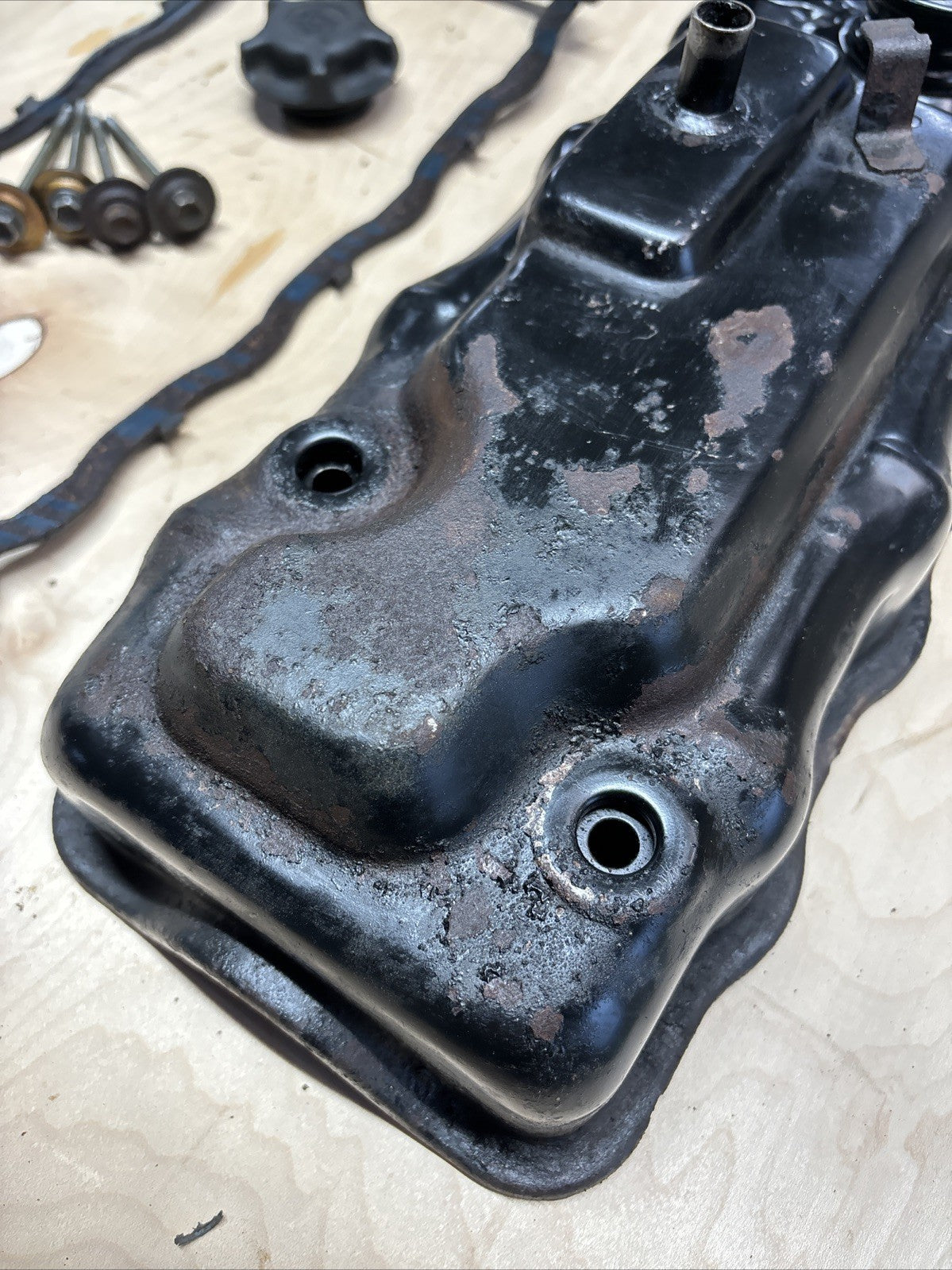 1988 SUZUKI SAMURAI VALVE COVER with BOLTS & OIL CAP OEM Genuine