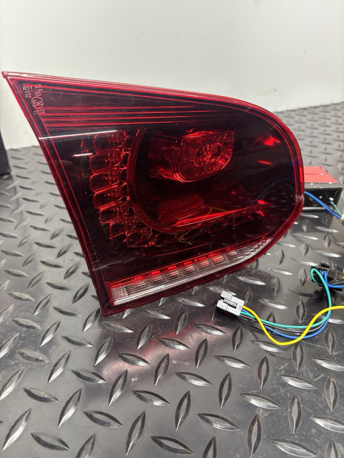 VLAND YAB-GEF-0183A Led Tail Lights 10-14 Volkswagen Left Side Inner Drivers