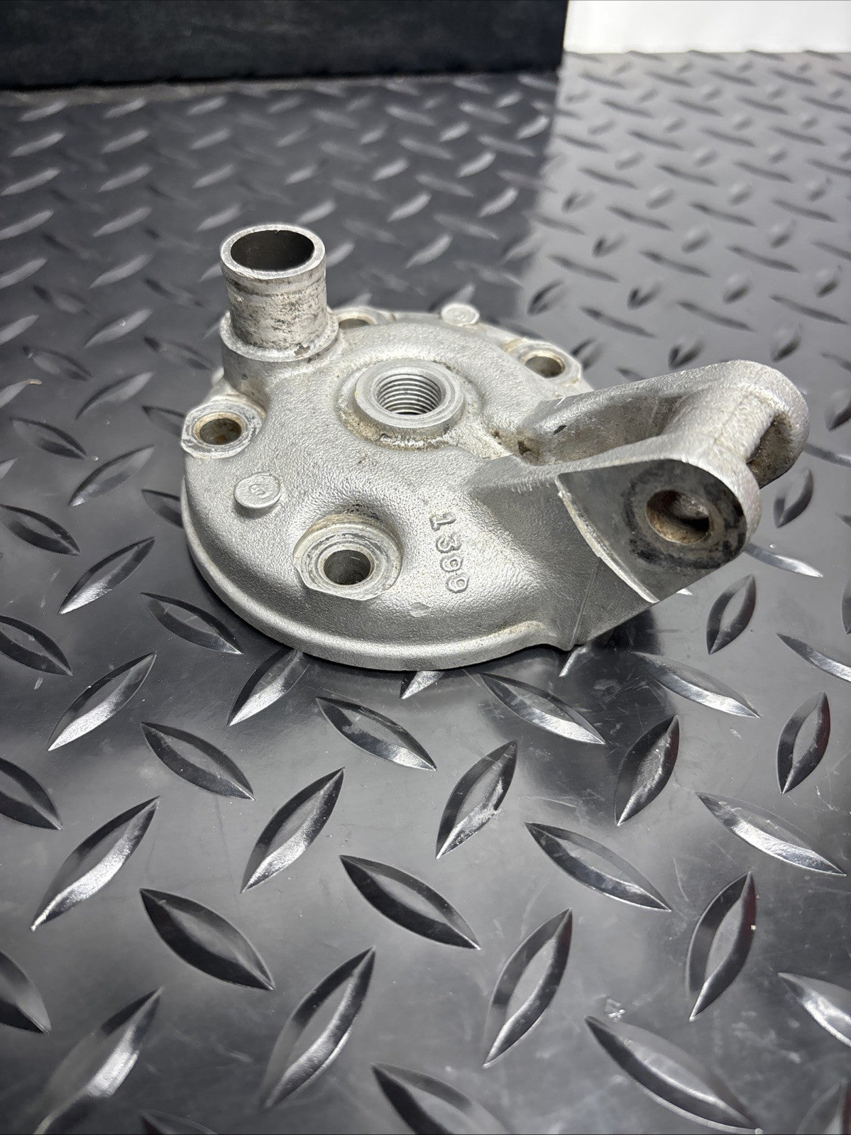 94 KX125 KX 125 OEM Engine Motor Cylinder Head Cover Top End Needs Machining