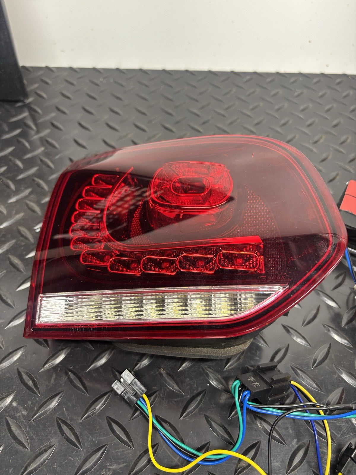 VLAND YAB-GEF-0183A Led Tail Lights 10-14 Volkswagen Left Side Inner Drivers