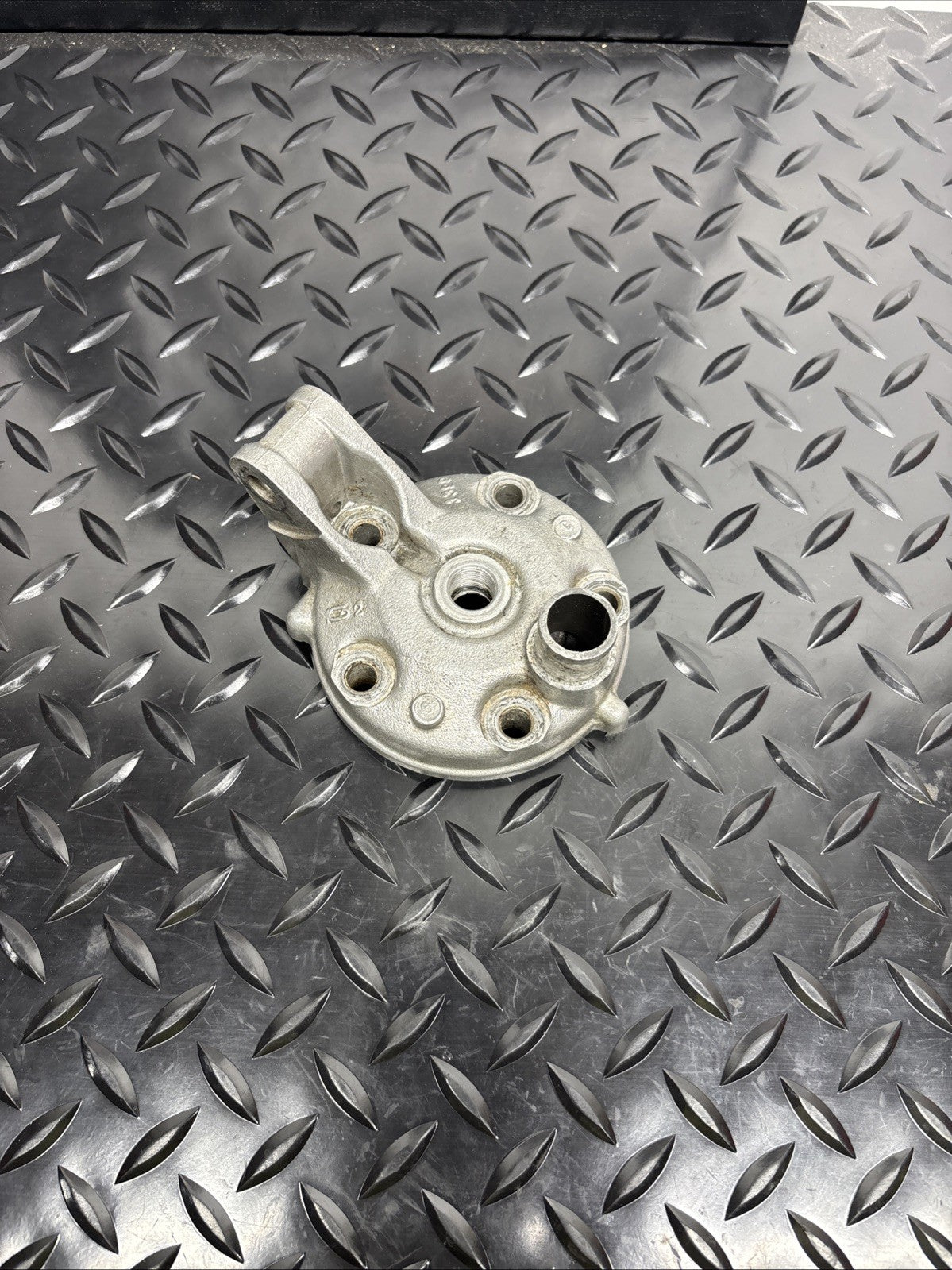 94 KX125 KX 125 OEM Engine Motor Cylinder Head Cover Top End Needs Machining