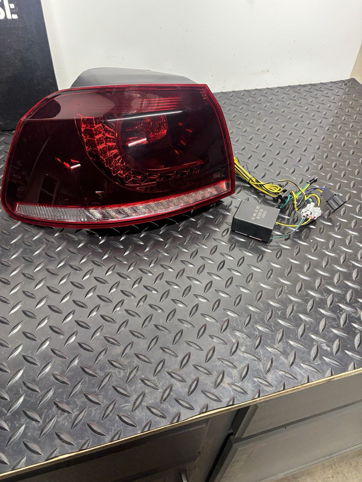 VLAND YAB-GEF-0183A Led Tail Lights 10-14 Volkswagen Left Side Drivers