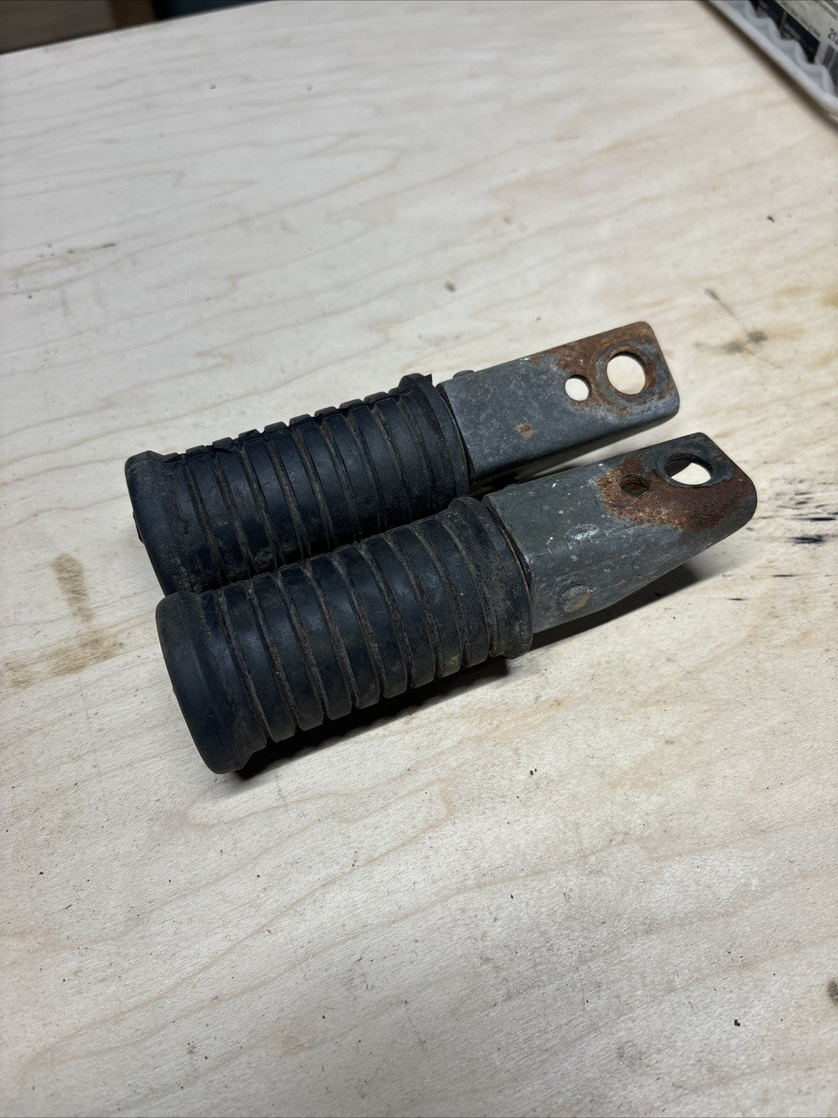 GENUINE OEM 76 KAWASAKI KZ400 LEFT OR RIGHT REAR FOOTPEG FOOT PEGS STAND REST