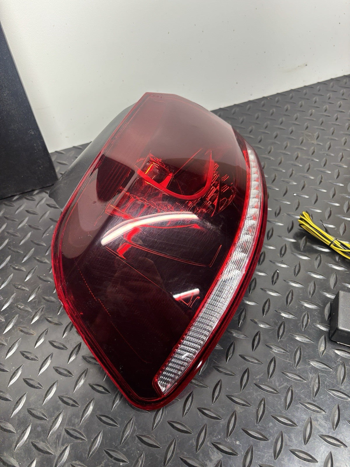 VLAND YAB-GEF-0183A Led Tail Lights 10-14 Volkswagen Left Side Drivers