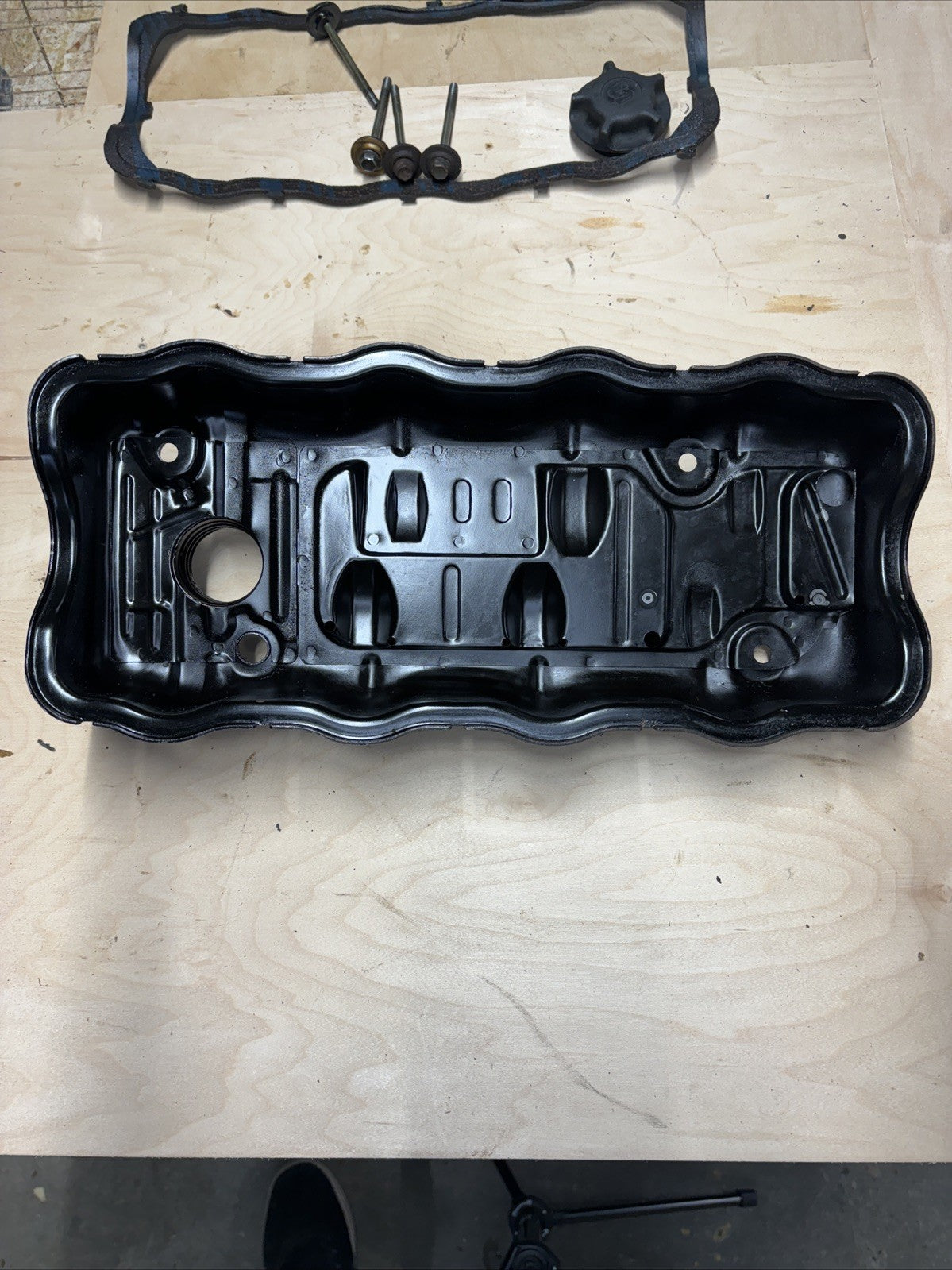 1988 SUZUKI SAMURAI VALVE COVER with BOLTS & OIL CAP OEM Genuine