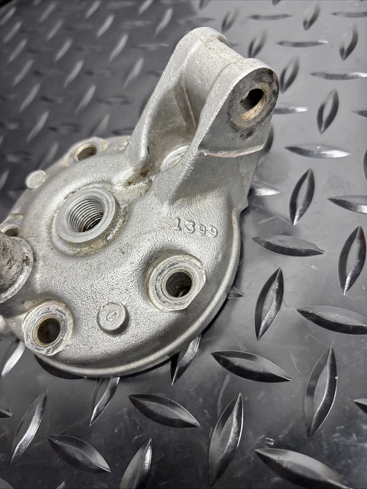 94 KX125 KX 125 OEM Engine Motor Cylinder Head Cover Top End Needs Machining
