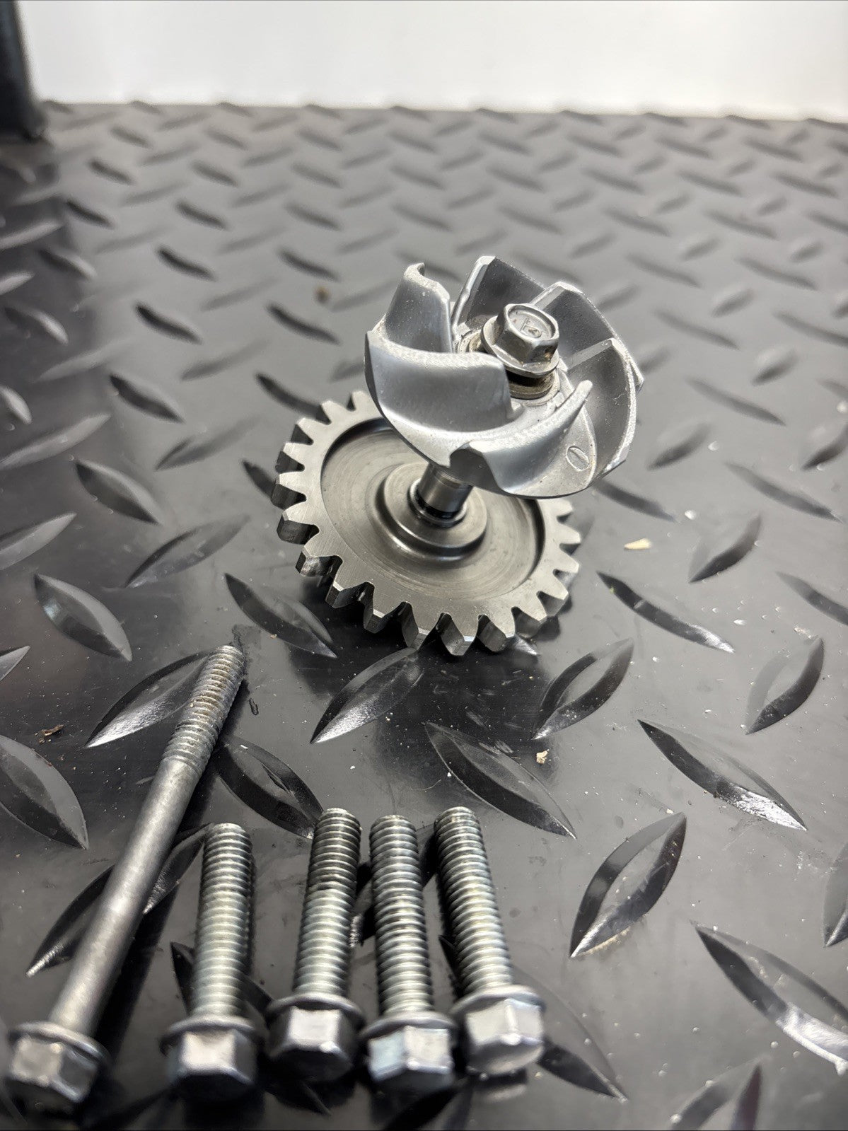 1994 94-98 Kawasaki KX125 KX 125 Water Pump Cover Case Impeller Spur Gear OEM