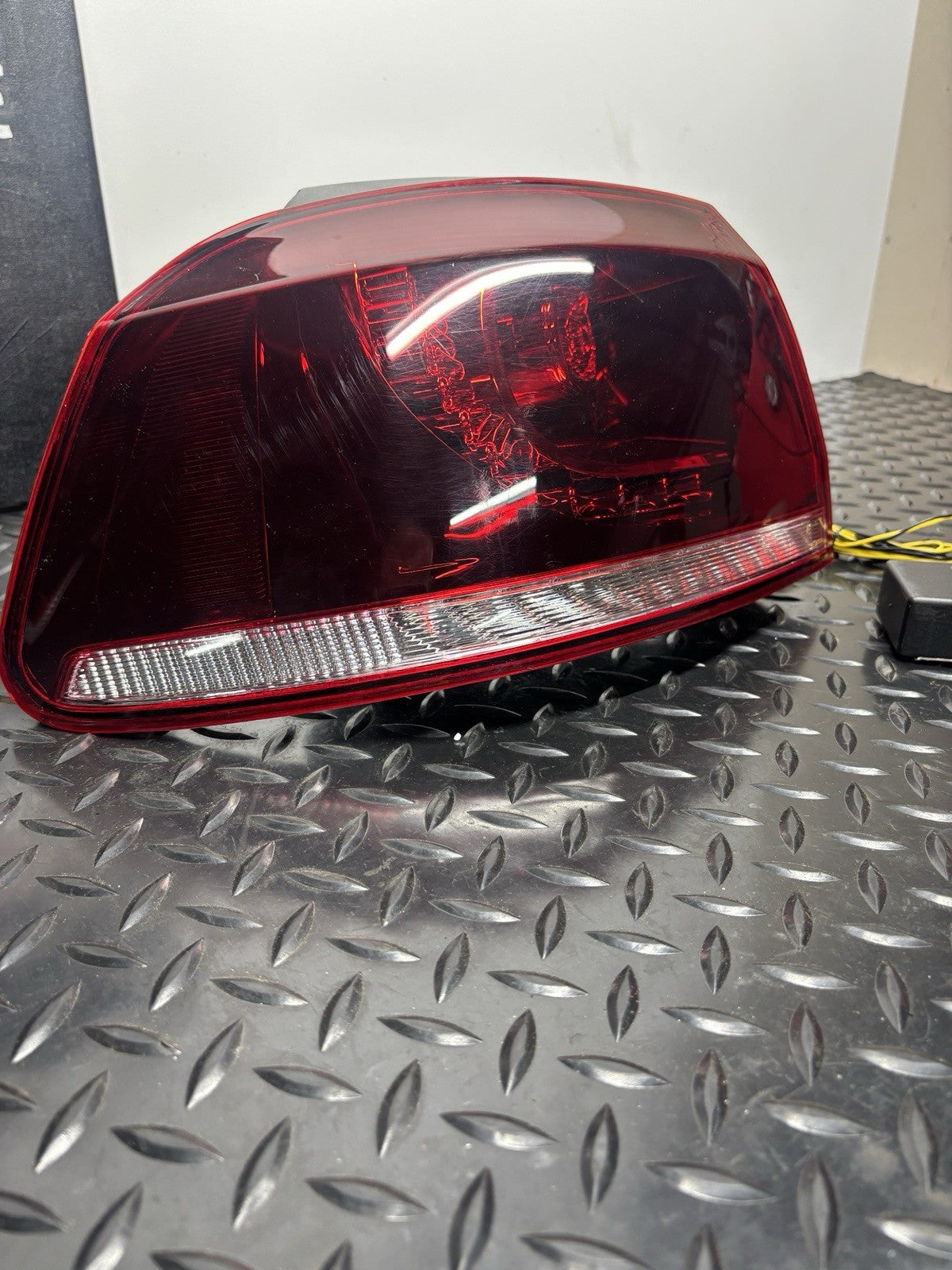 VLAND YAB-GEF-0183A Led Tail Lights 10-14 Volkswagen Left Side Drivers