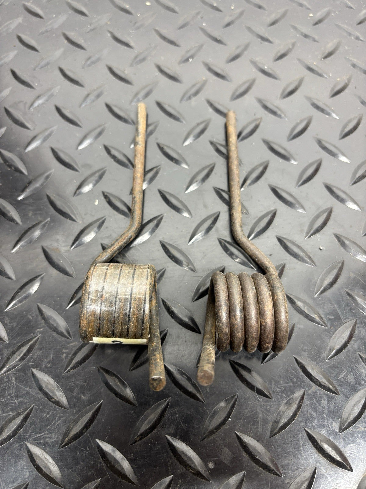 Ski Doo Elan Snowmobile LH RH Rear LINK Suspension Spring 414258600 OEM