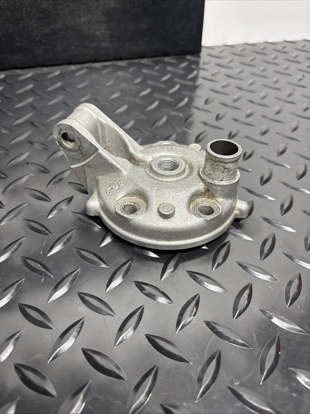 94 KX125 KX 125 OEM Engine Motor Cylinder Head Cover Top End Needs Machining