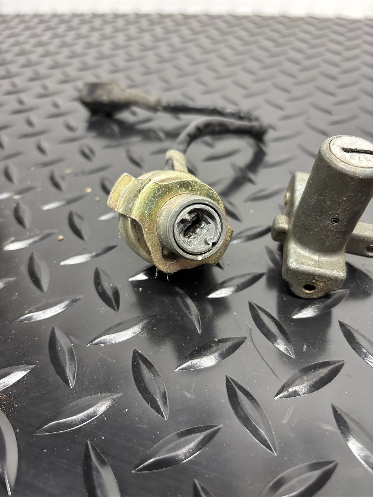 1976 Kawasaki KZ400 Ignition Seat Lock No Key Kz 400