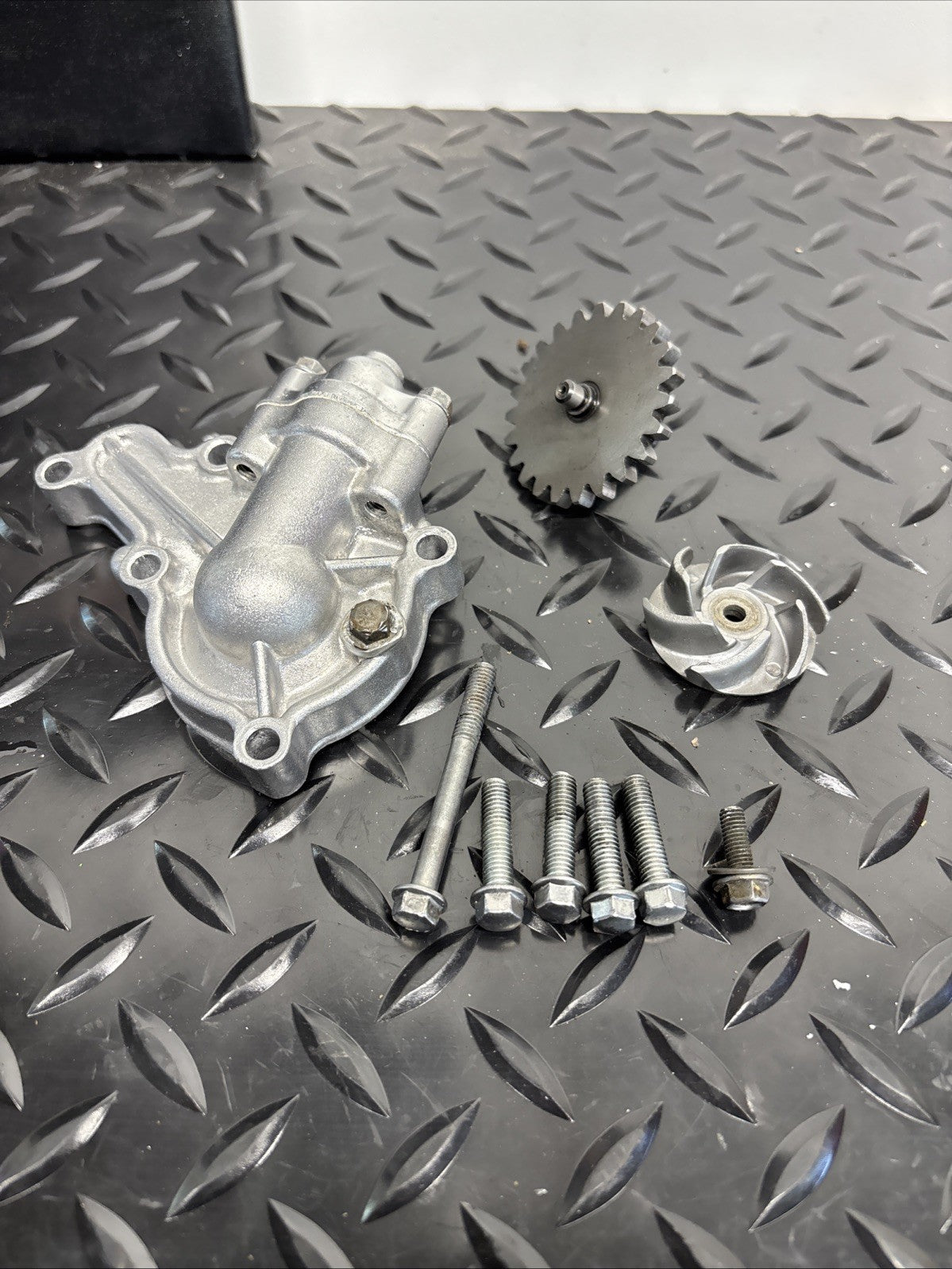 1994 94-98 Kawasaki KX125 KX 125 Water Pump Cover Case Impeller Spur Gear OEM