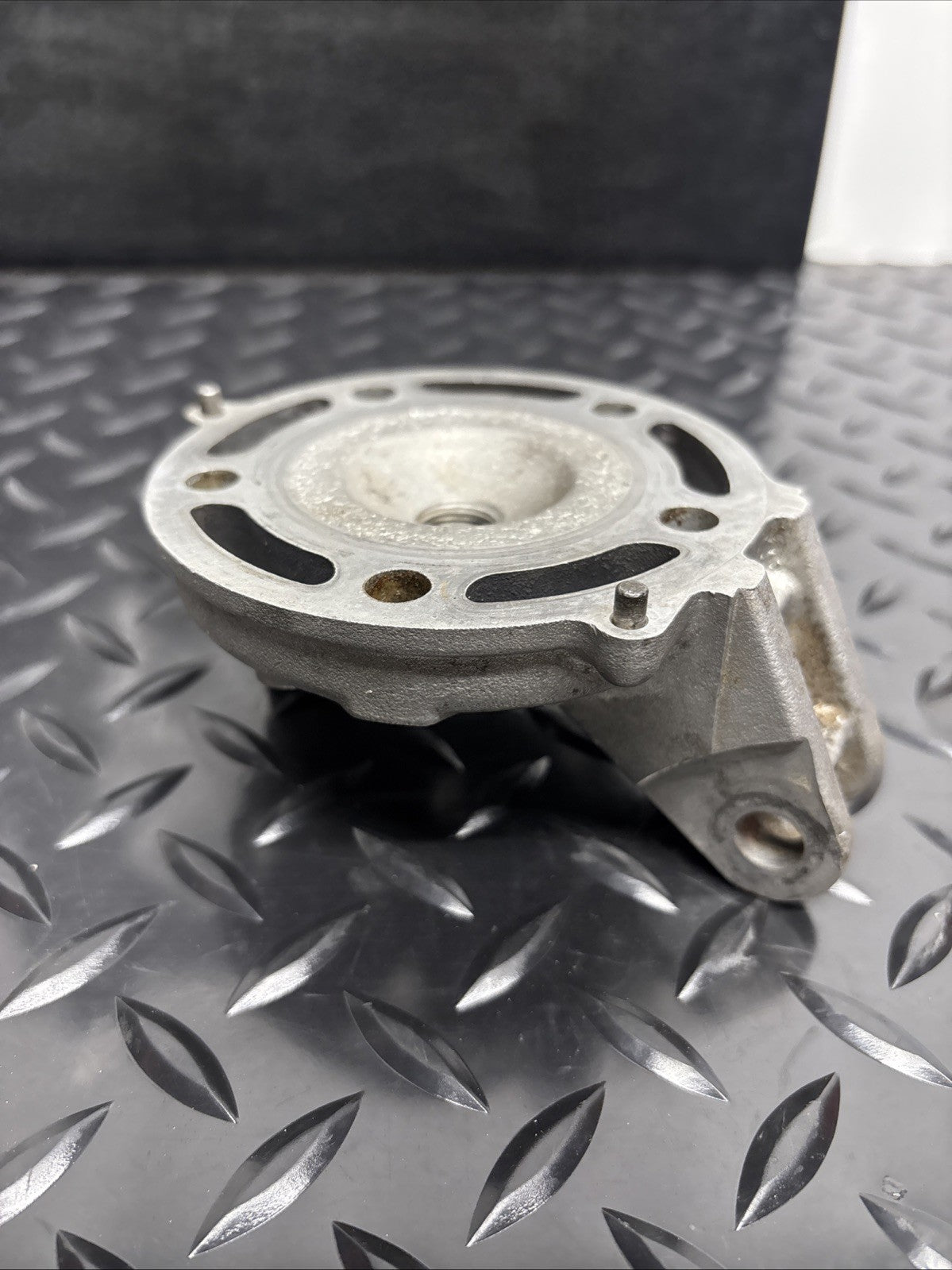 94 KX125 KX 125 OEM Engine Motor Cylinder Head Cover Top End Needs Machining