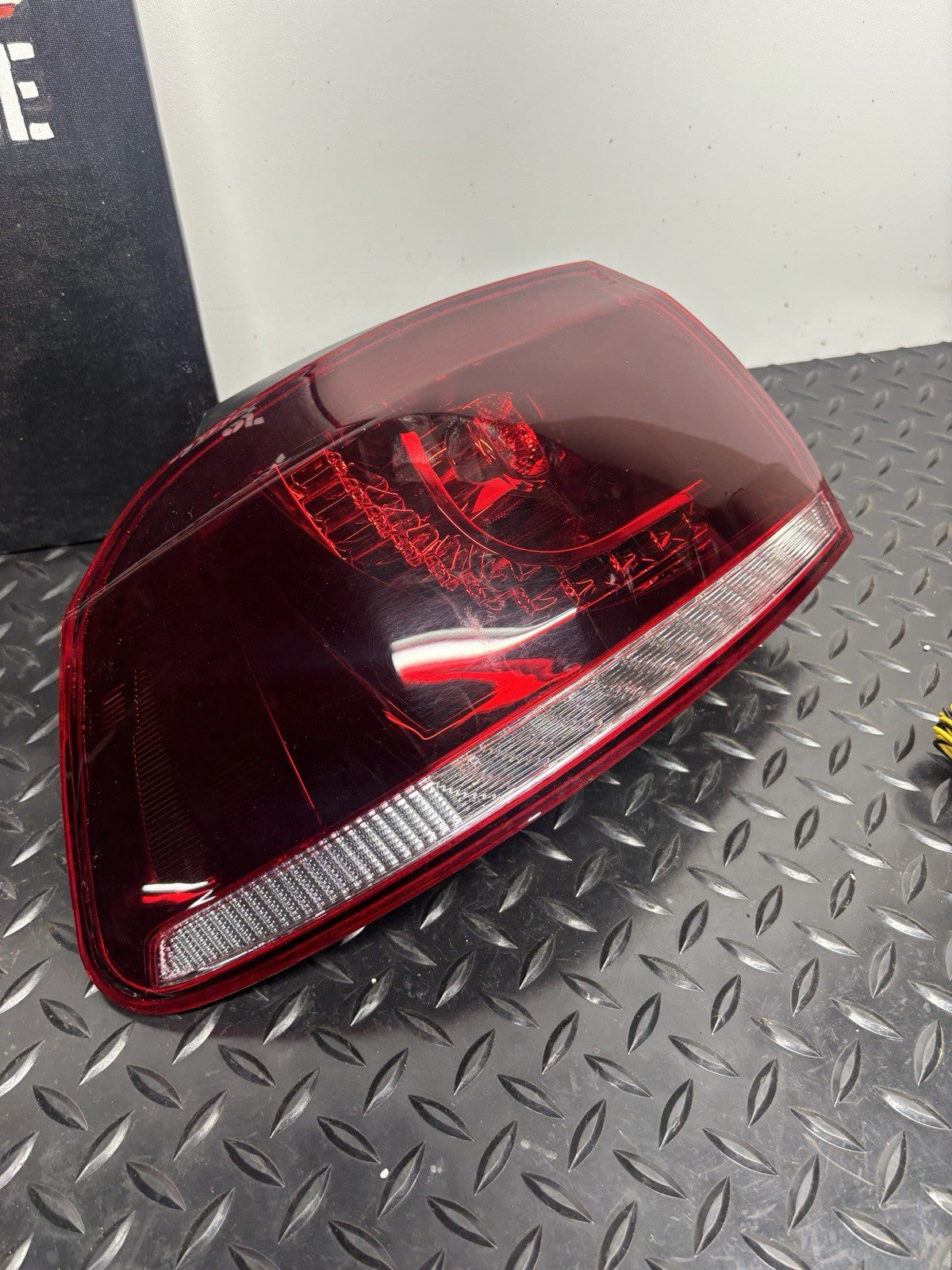 VLAND YAB-GEF-0183A Led Tail Lights 10-14 Volkswagen Left Side Drivers