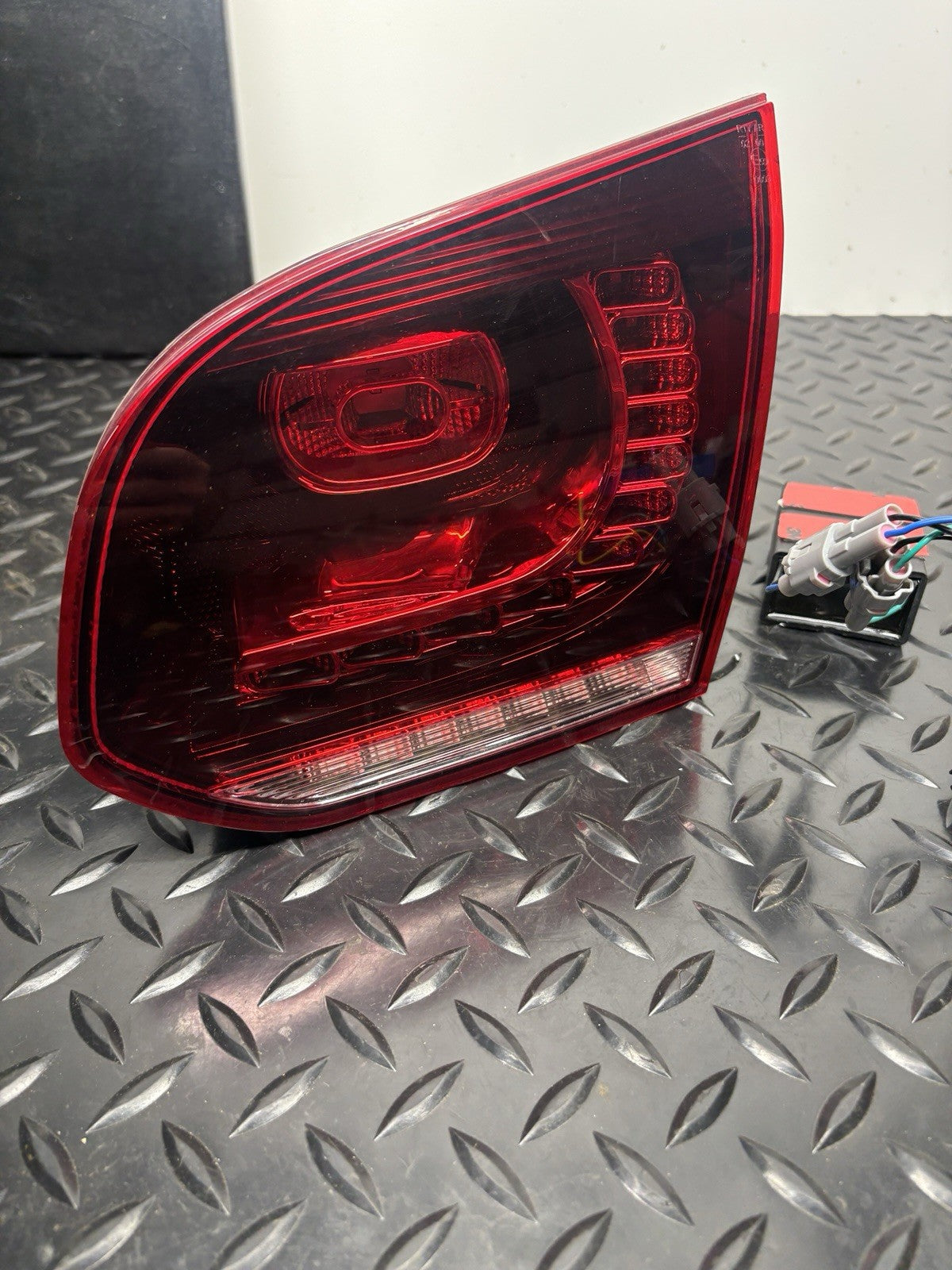 VLAND YAB-GEF-0183A Led Tail Lights 10-14 Volkswagen Right Side Inner Passenger