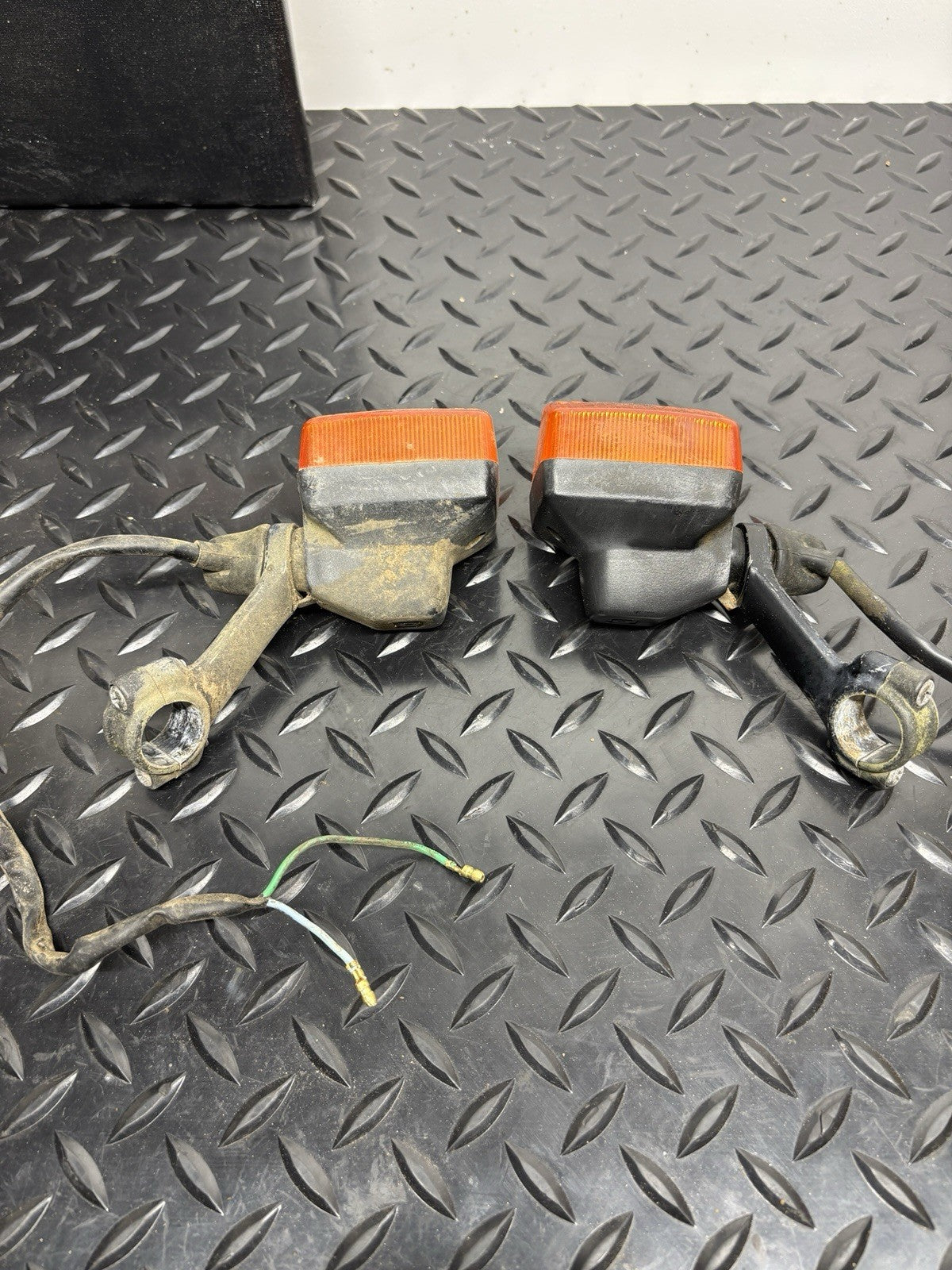 1991 Honda XR250L Front Turn Signal Assembly Set Directionals *Working*