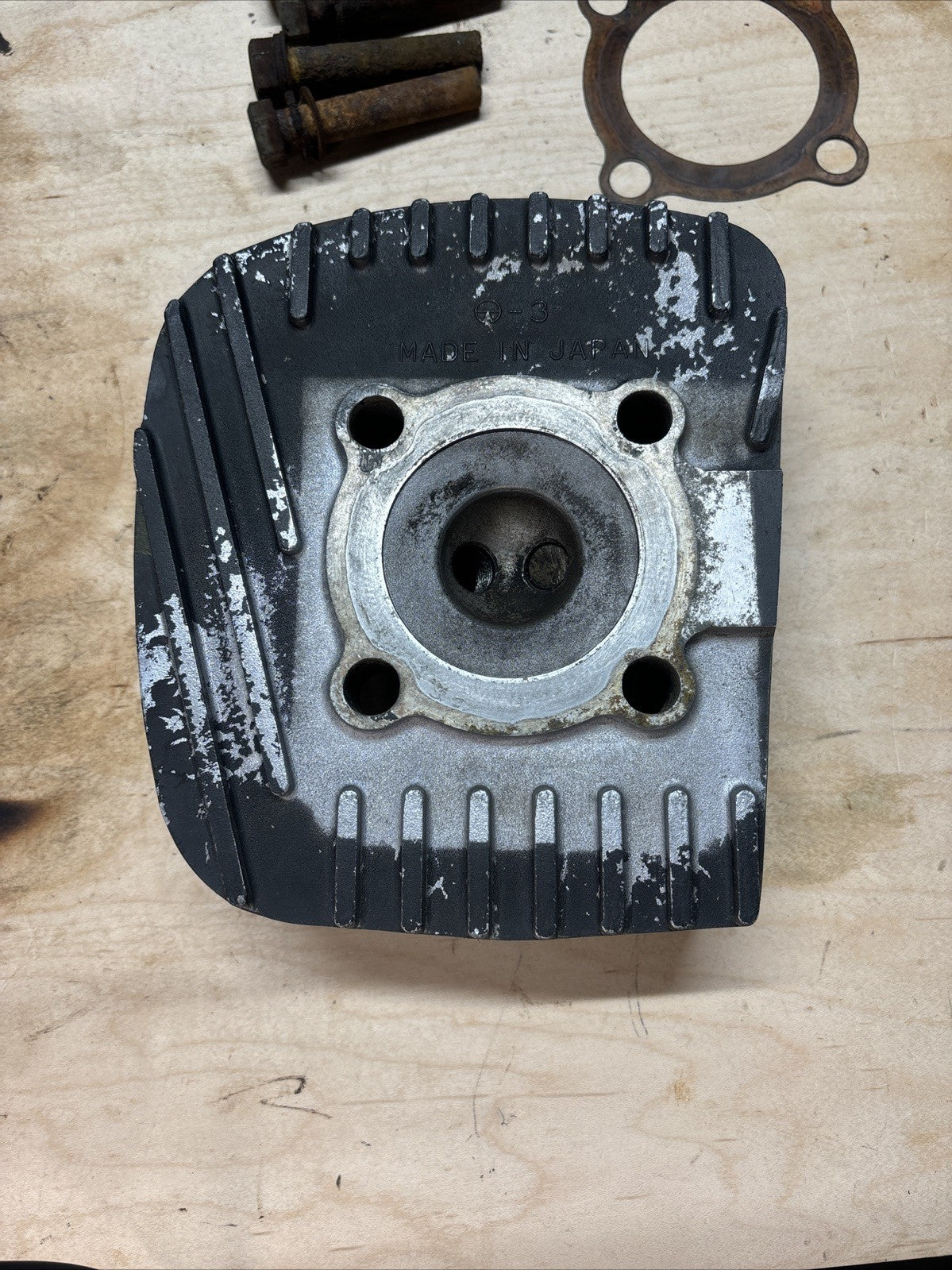 1974 Kawasaki F7 175 Enduro Cylinder Head With Head Gasket And Bolts