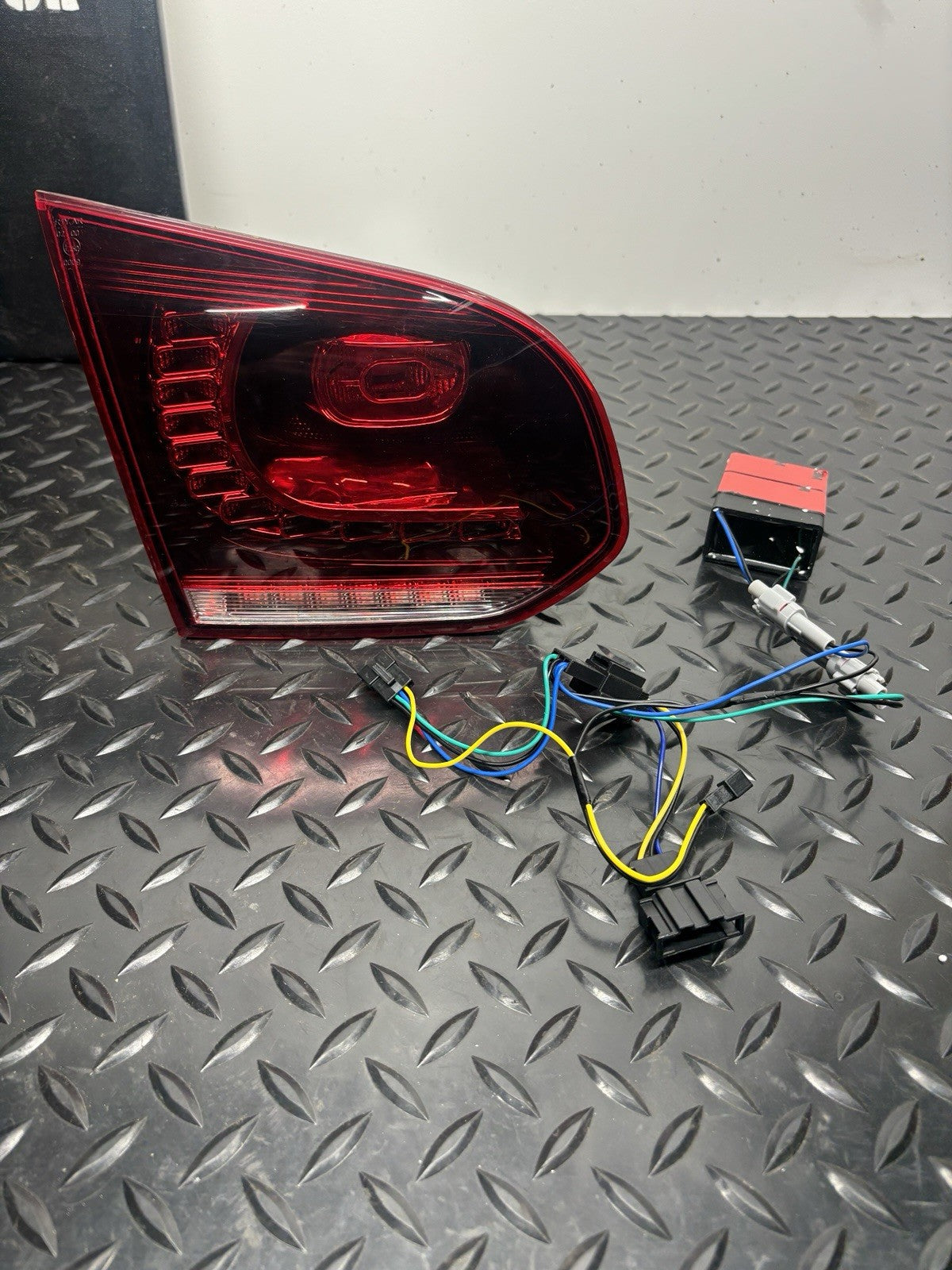 VLAND YAB-GEF-0183A Led Tail Lights 10-14 Volkswagen Left Side Inner Drivers