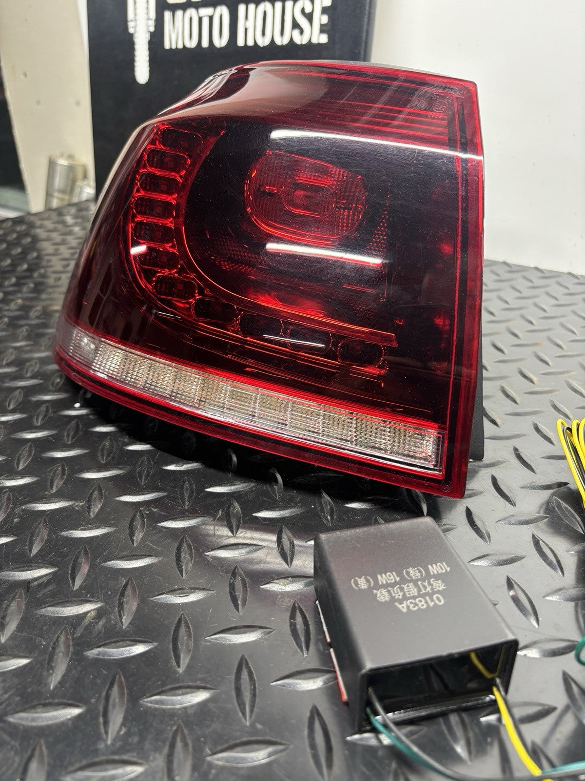 VLAND YAB-GEF-0183A Led Tail Lights 10-14 Volkswagen Left Side Drivers